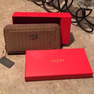 Boxed Guess Mocha Woman’s NWT Wallet